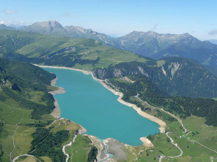 Le lac et le barrage de Roselend depuis le Roc du Vent